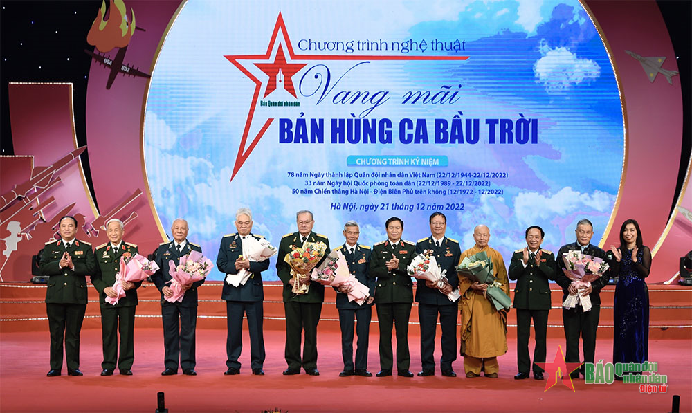 Ngân vang mãi bản hùng ca bầu trời   